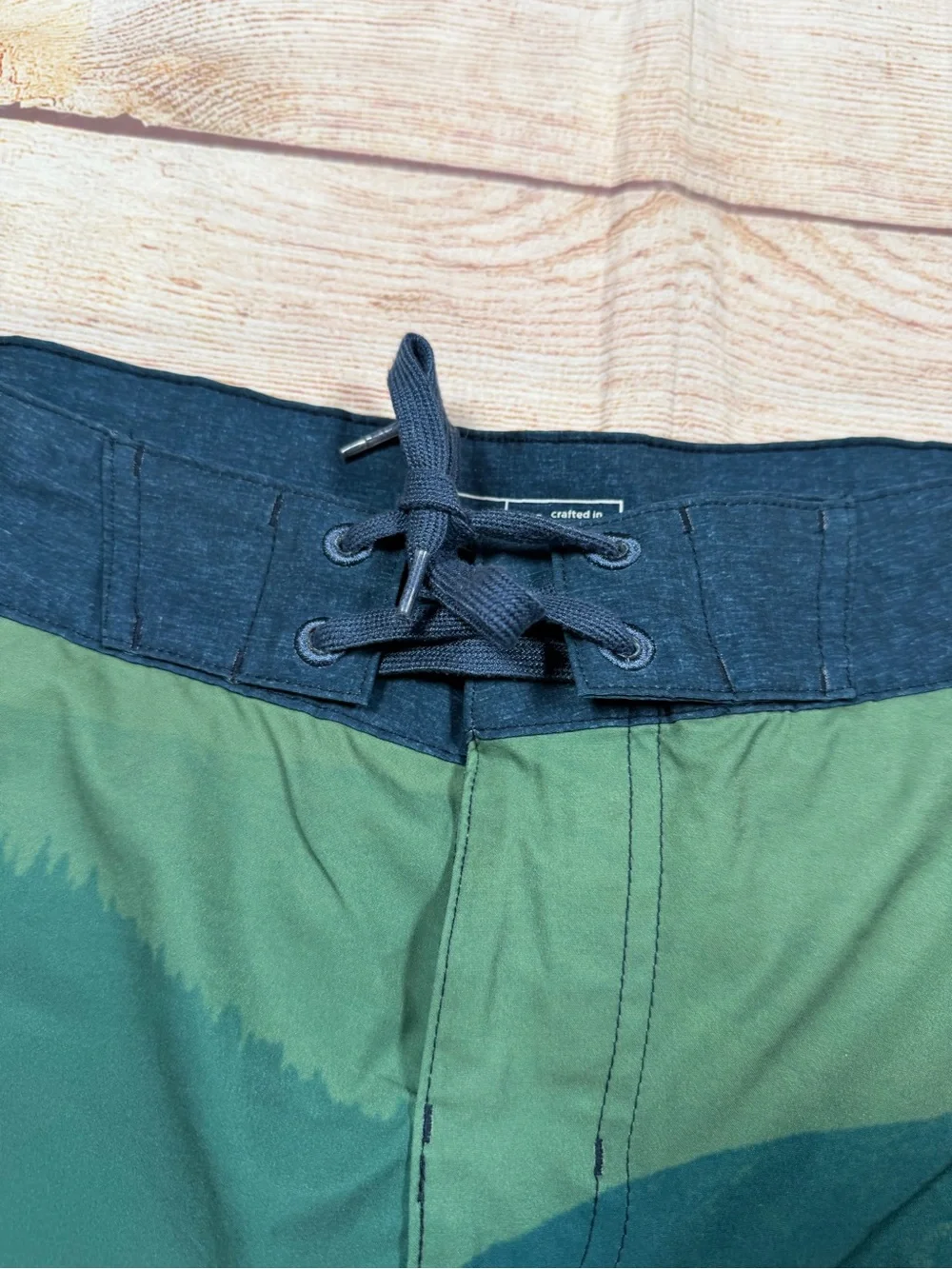 tentree Men's‎ Blue and Green Gradient Boardshorts